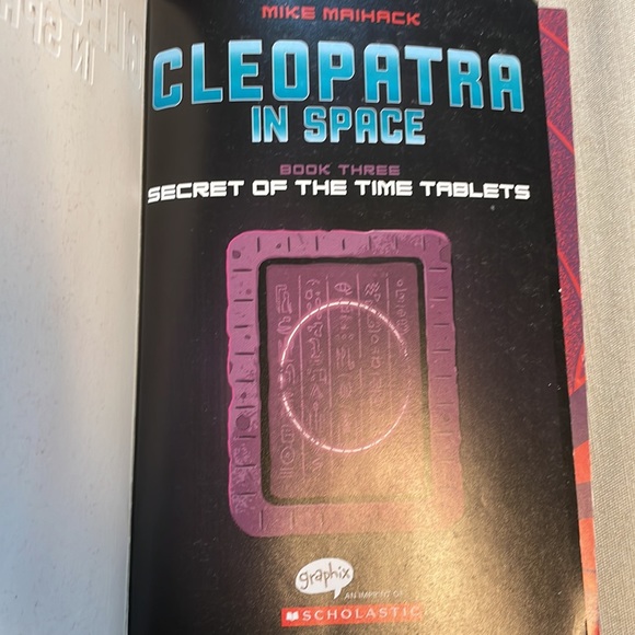 📚2/$6  Secret of the Time Tablets: #3 in the Cleopatra in Space Series - Picture 7 of 12